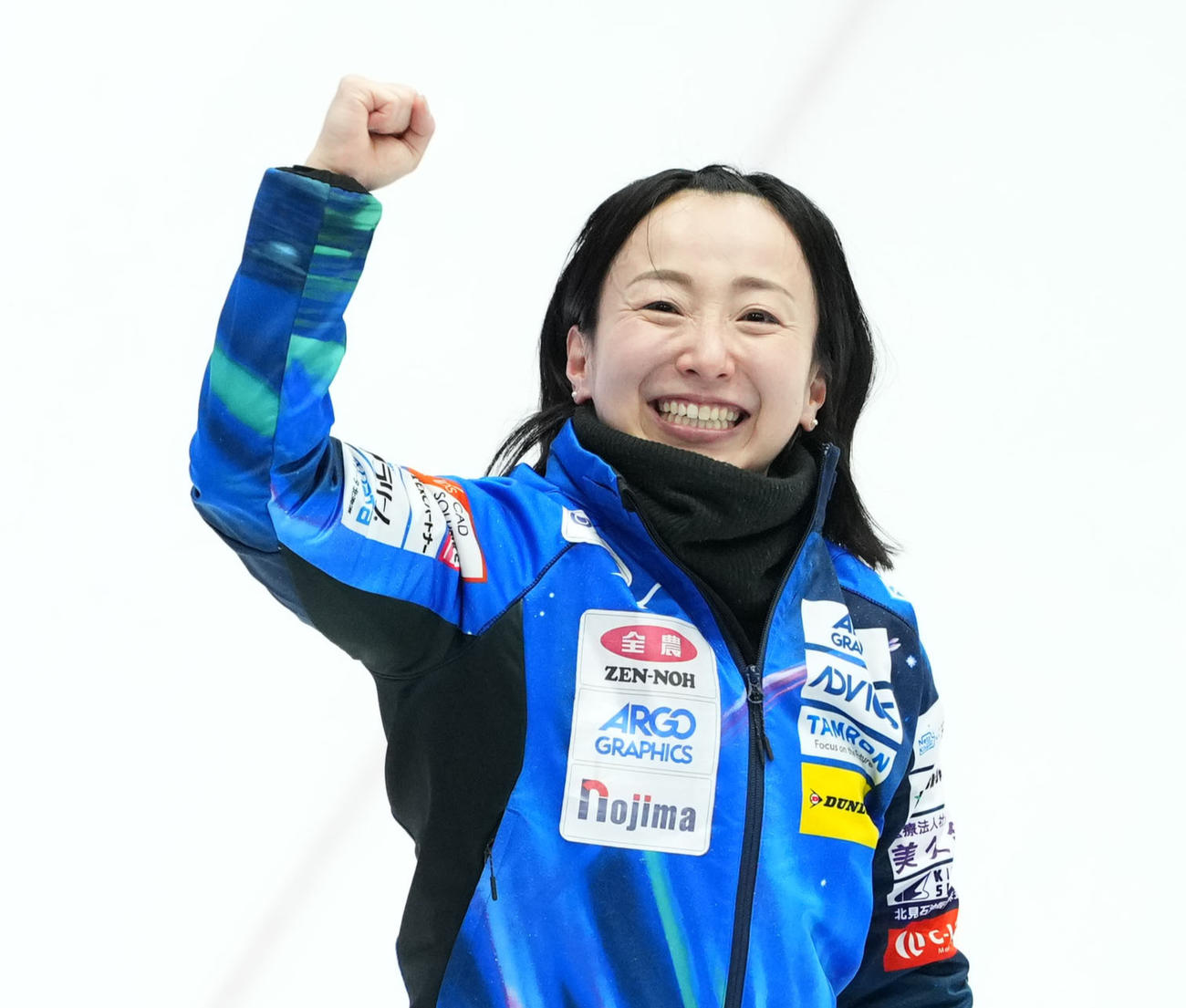 フォルティウス対ロコ・ソラーレ　逆転勝利し歓喜するロコ・ソラーレ藤沢（撮影・横山健太）