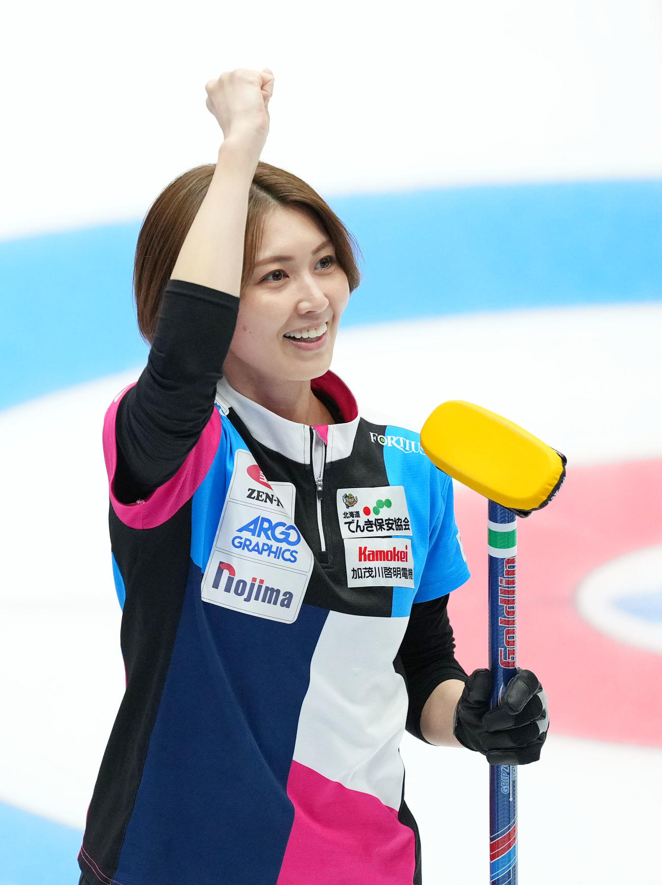 北海道銀行対フォルティウス　北海道銀行に勝利しガッツポーズするフォルティウス吉村（撮影・横山健太）