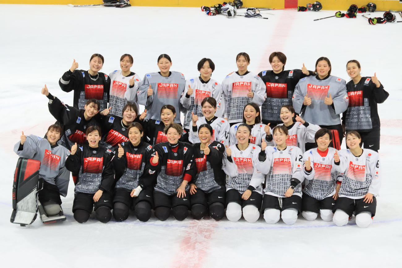 アイスホッケー女子日本代表スマイルジャパンの選手ら（25年2月7日）