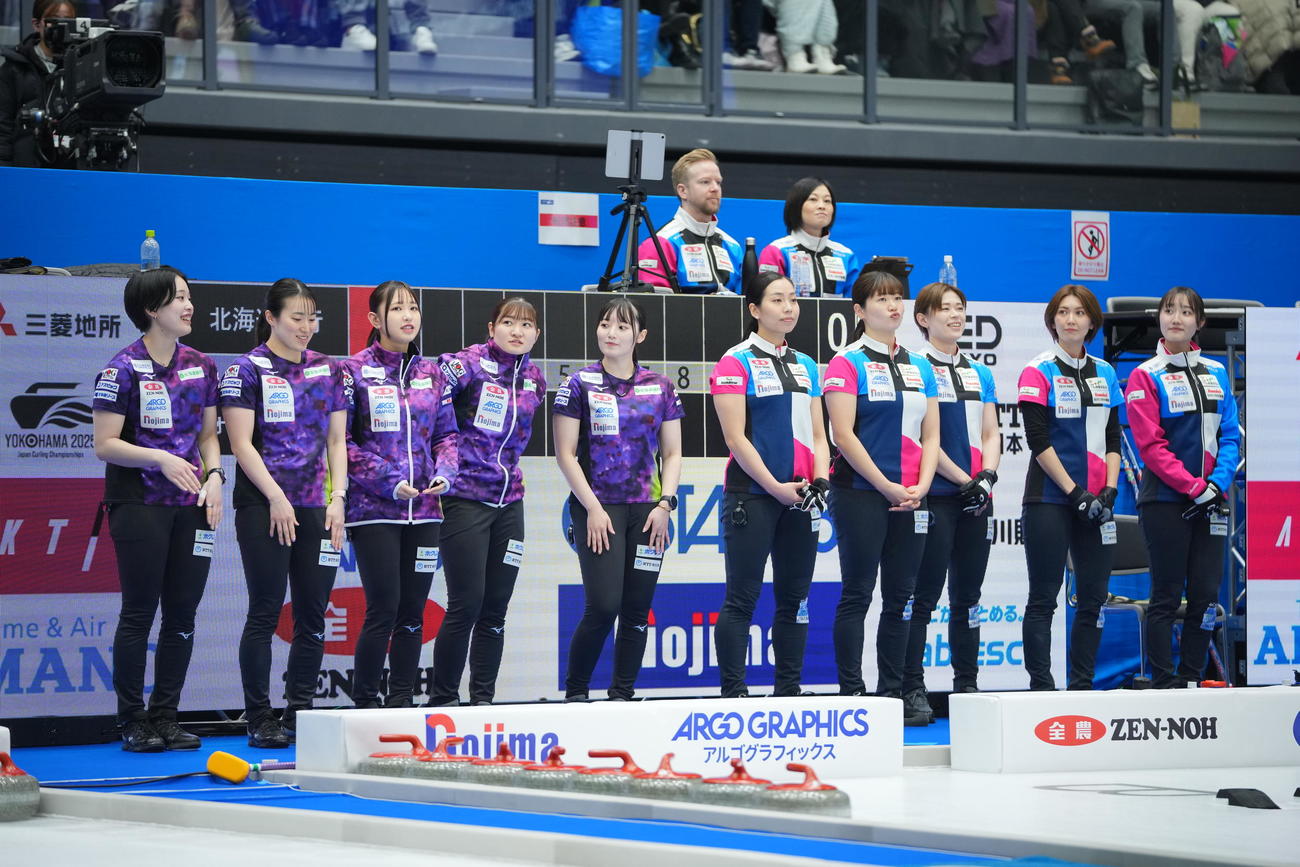 フォルティウス対北海道銀行　決勝戦に臨む両チームの選手たち（撮影・垰建太）