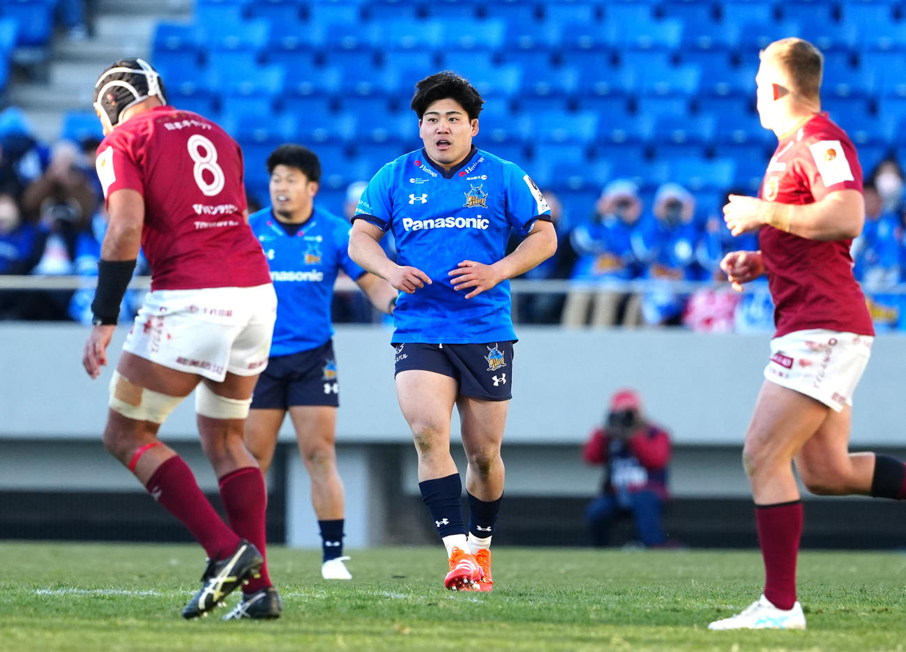 埼玉対BL東京　後半、途中交代でリーグワン初出場とした埼玉佐藤（中央）（撮影・江口和貴）