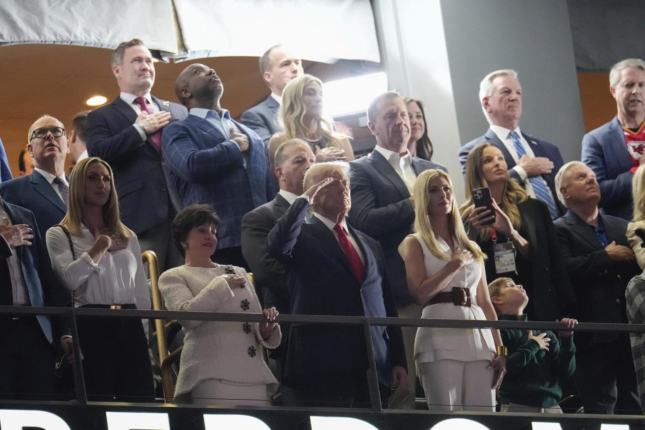 スーパーボウルの会場を訪れたトランプ大統領（AP）