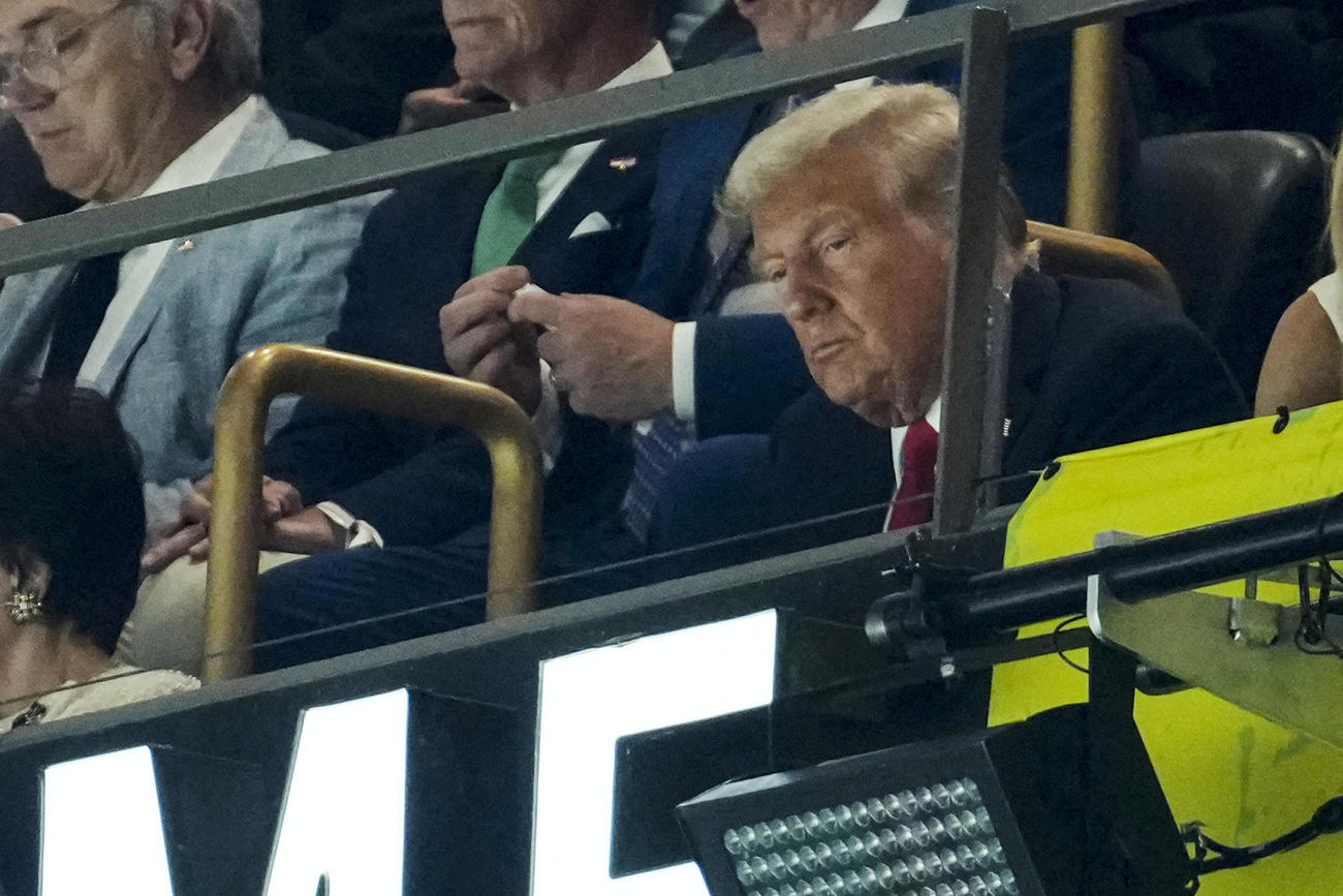 スーパーボウルの会場を訪れたトランプ大統領（AP）