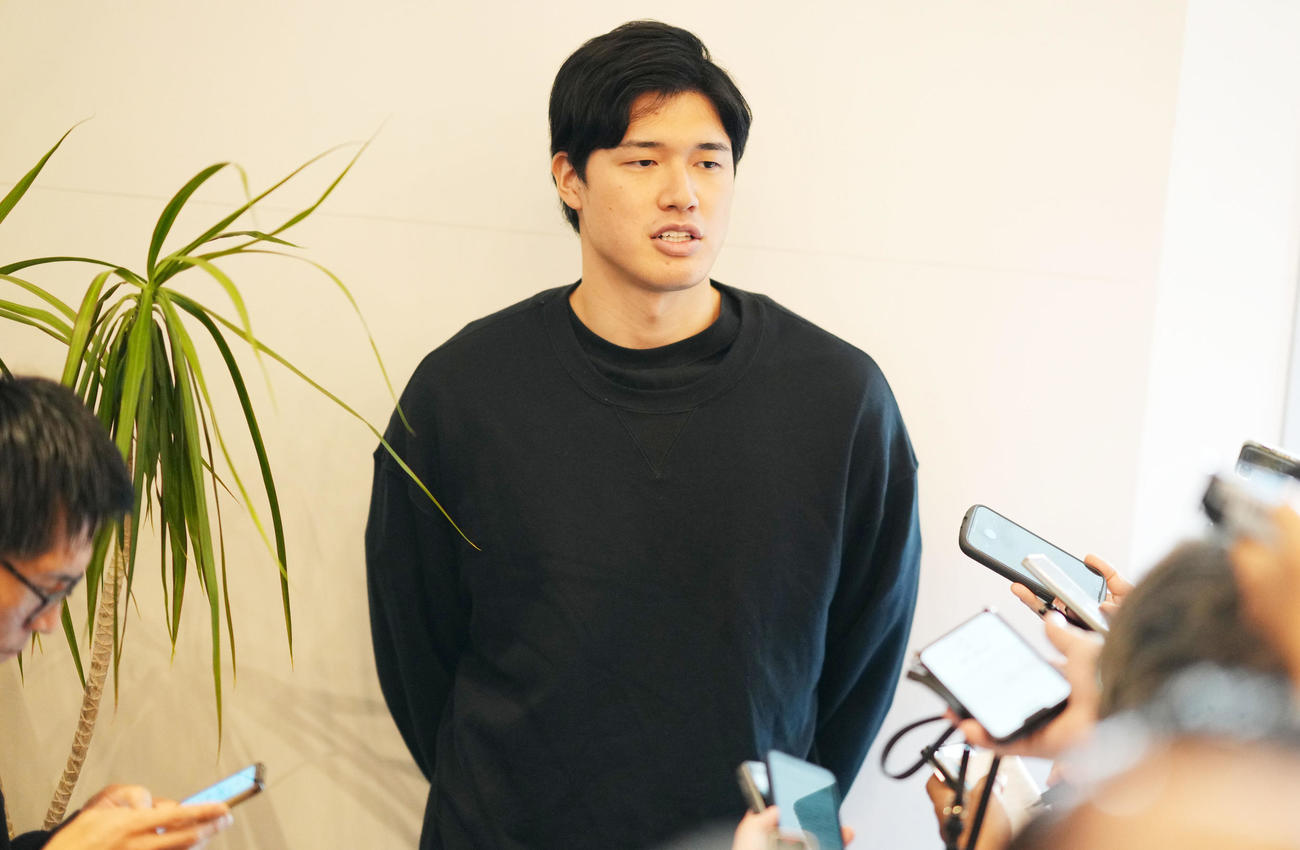 2024年11月、ホーバスHCと八村塁について語る渡辺