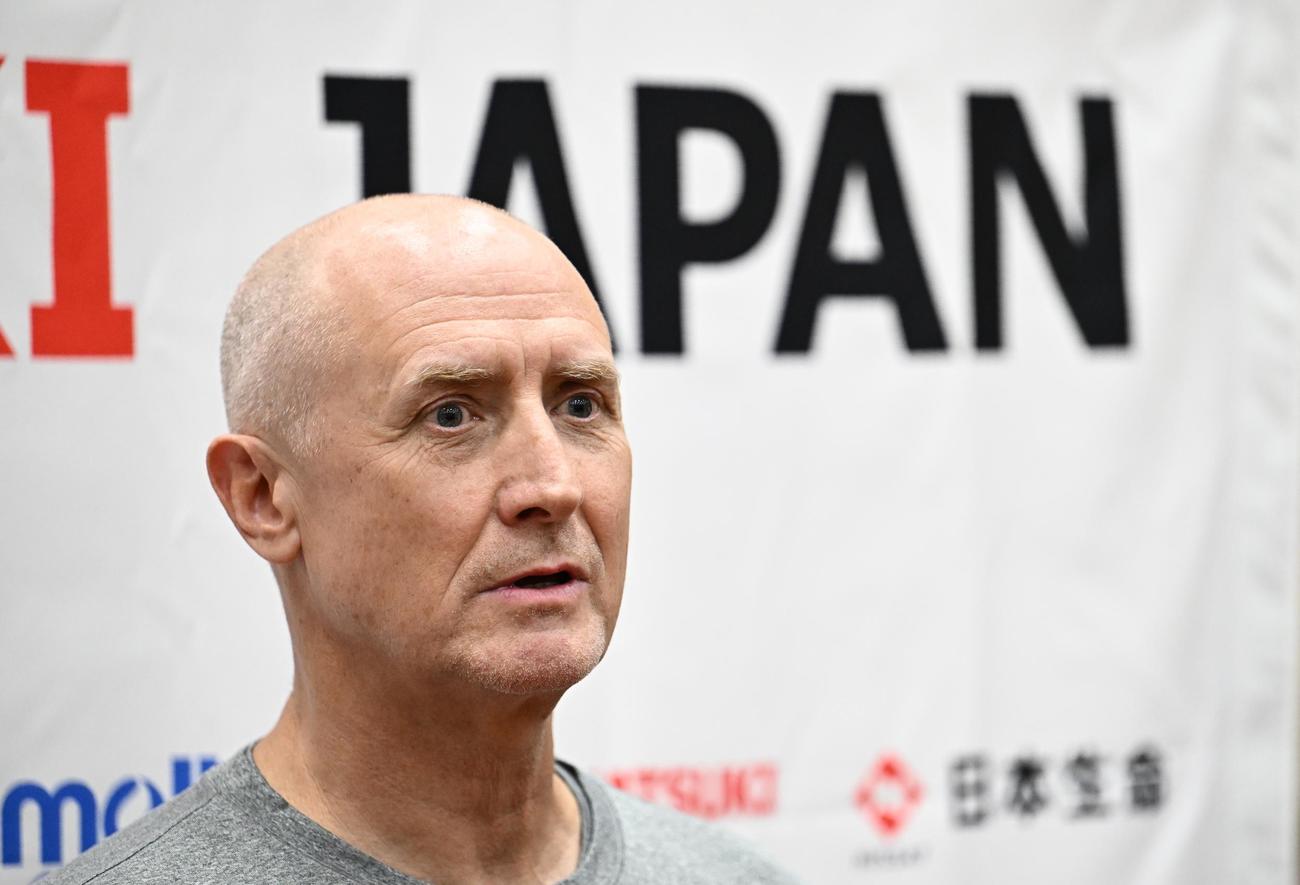 会見するホーバス監督（撮影・滝沢徹郎）
