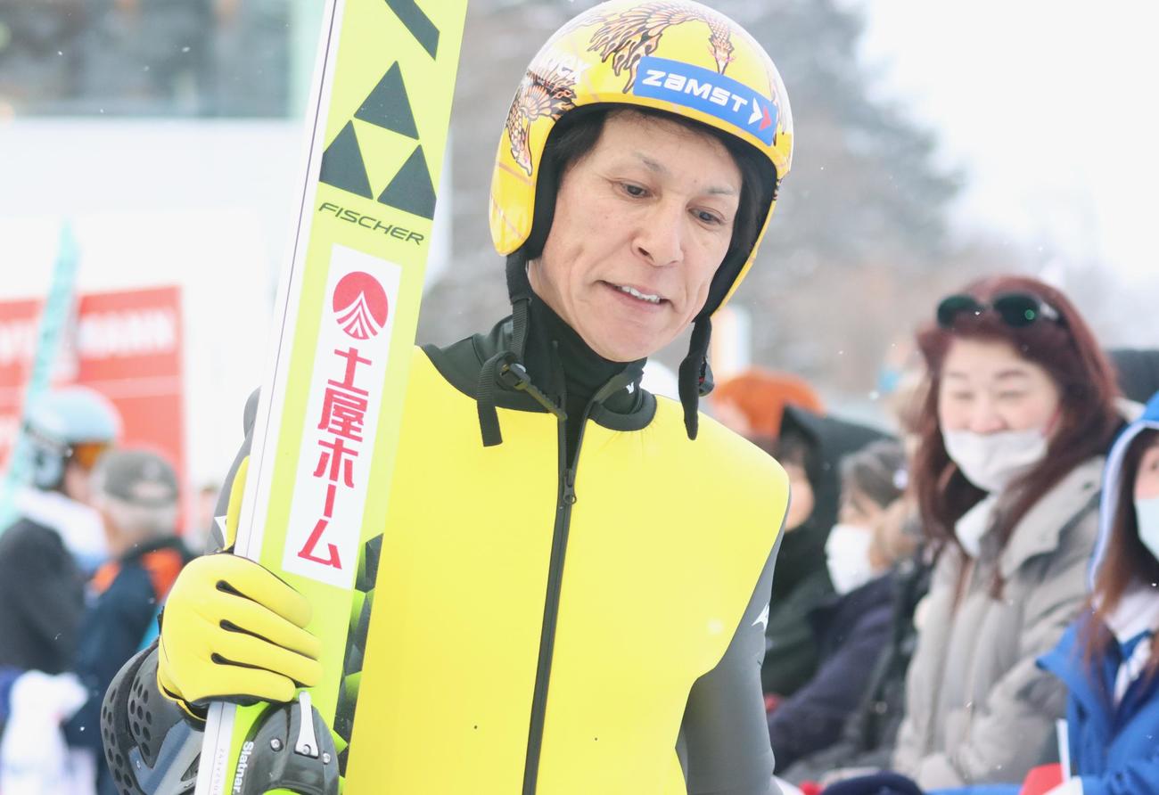 予選を終え、引き揚げる葛西（撮影・奥村晶治）