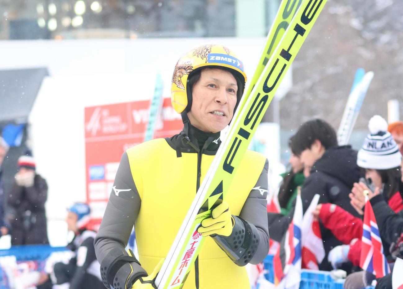 予選を終え、引き揚げる葛西（撮影・奥村晶治）
