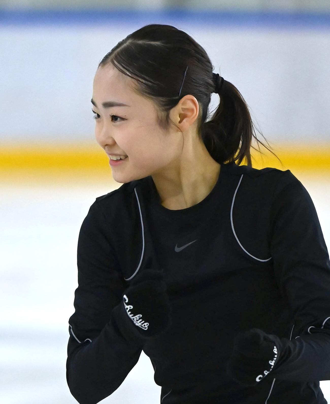 公開練習で笑顔を見せる島田麻央（撮影・石井愛子）