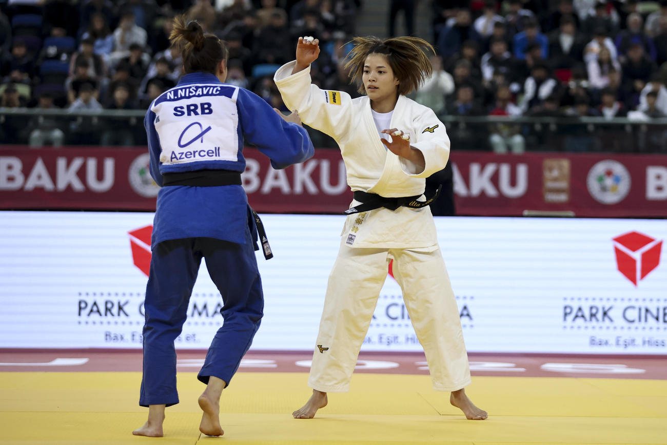 女子52キロ級、初戦に臨む阿部詩（AP)