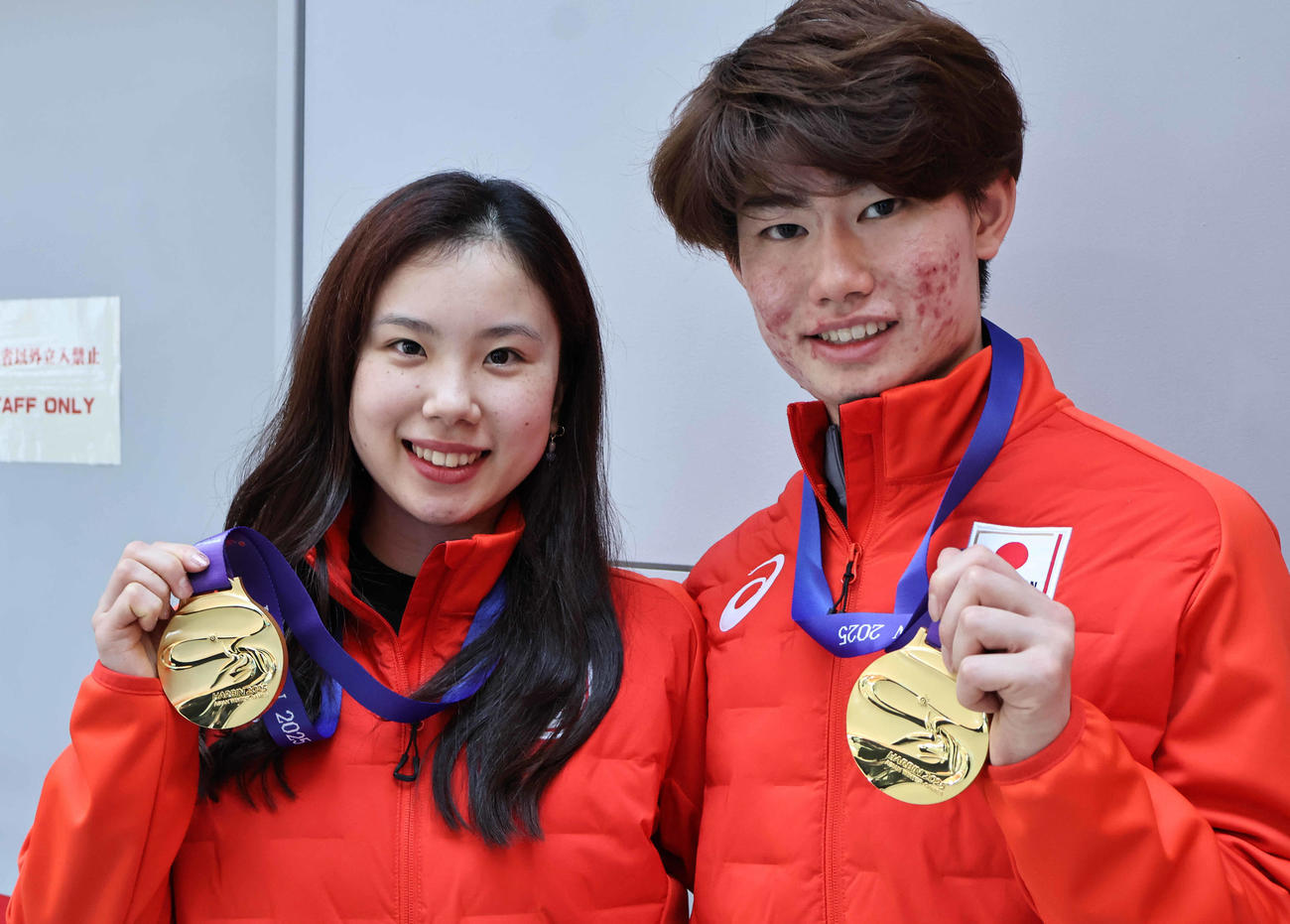 帰国した吉田唄菜（左）と森田真沙也（撮影・竹本穂乃加）