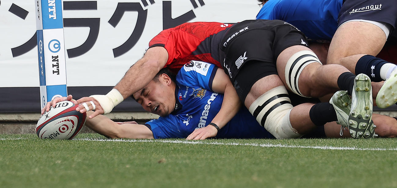 横浜対埼玉　前半、先制トライを決める埼玉竹山（撮影・中島郁夫）