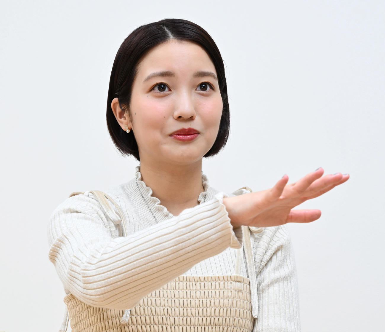 高橋大輔さんと対談し、アイススケートへの思いを話す声優の春瀬なつみ（撮影・千葉一成）