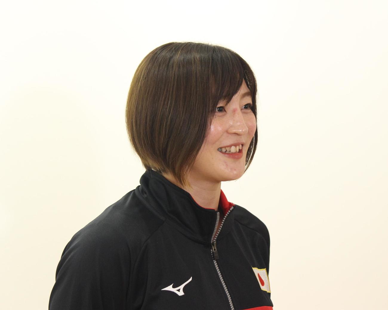 GSバクーから帰国し、取材に応じる角田（撮影・勝部晃多）