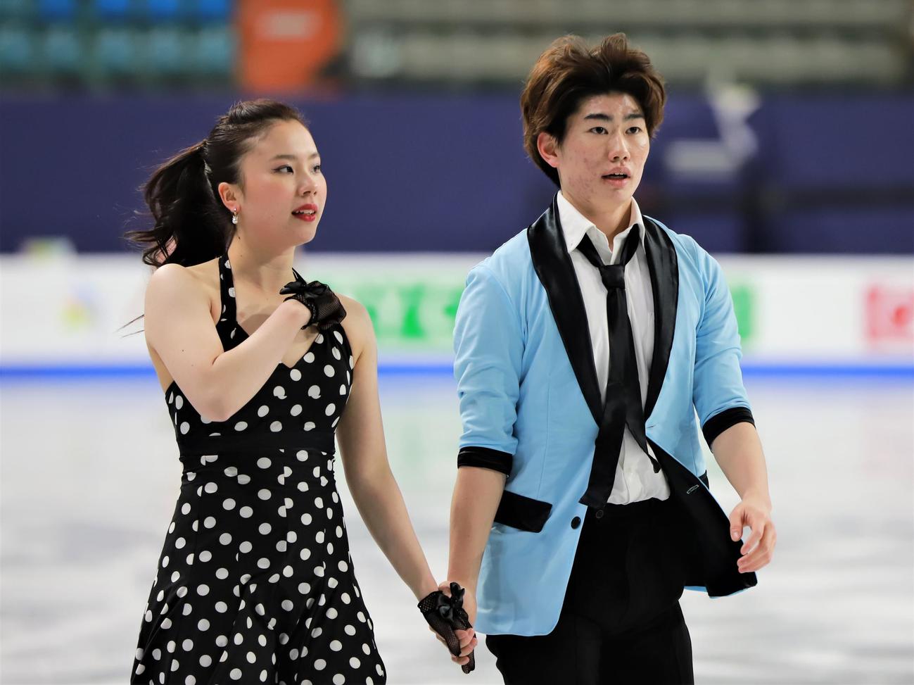 4大陸選手権の公式練習に参加した吉田唄菜（左）森田真沙也組（撮影・藤塚大輔）