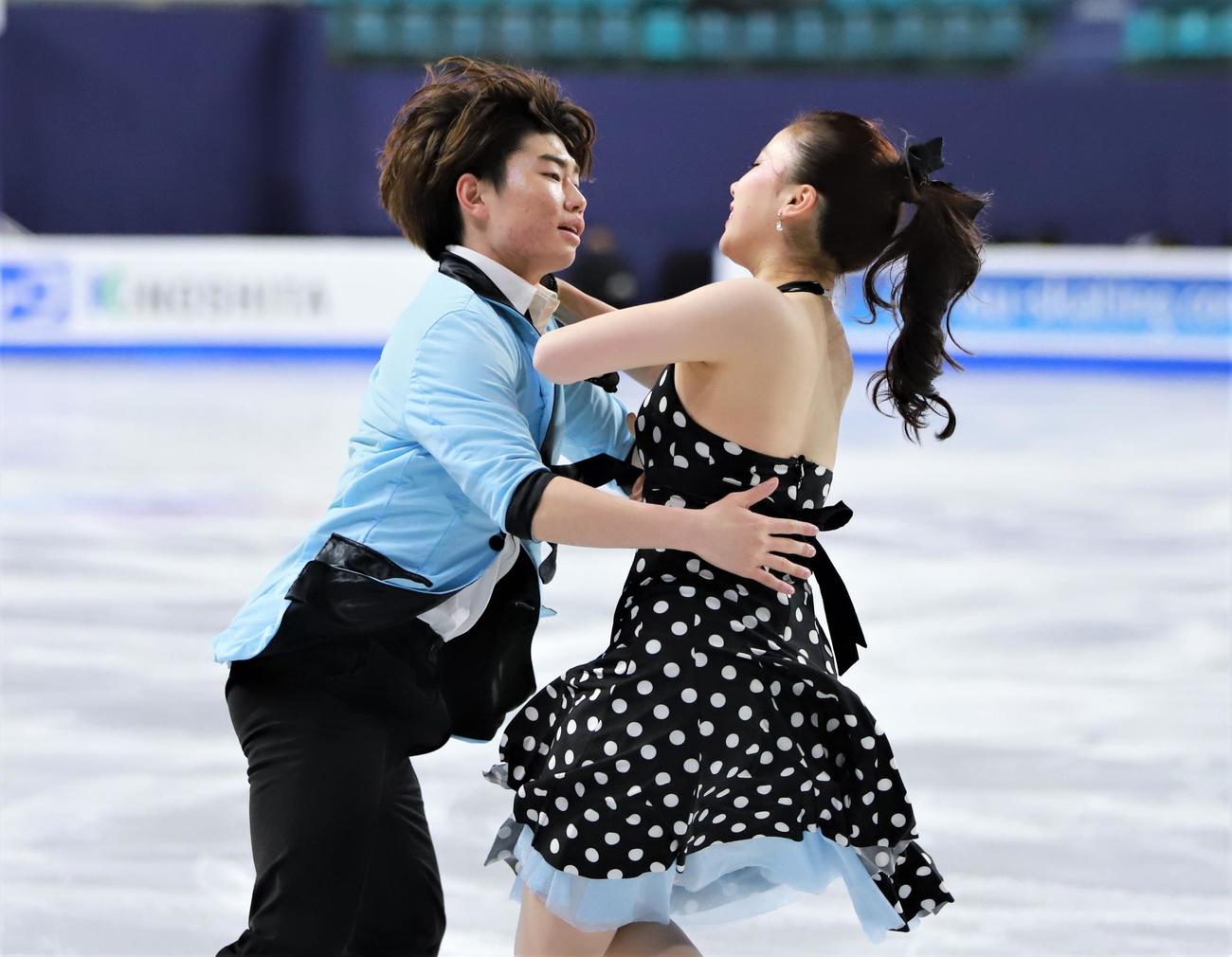 RDで演技を披露する吉田唄菜（右）森田真沙也組（撮影・藤塚大輔）