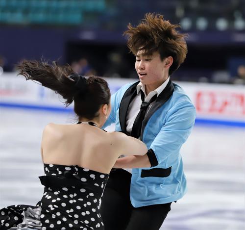 RDで演技を披露する吉田唄菜（手前）森田真沙也組（撮影・藤塚大輔）