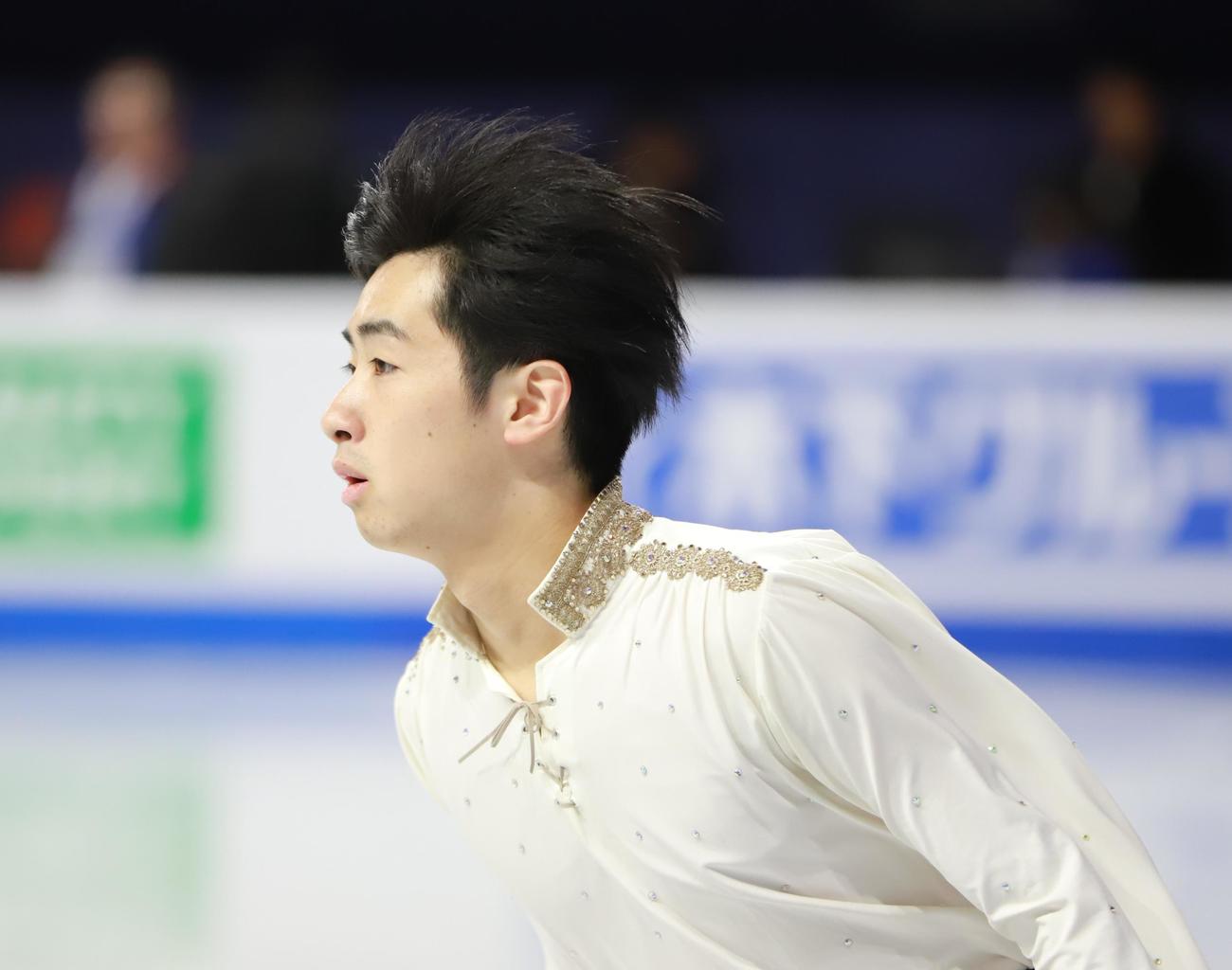 SPの6分間練習で調整する壷井達也（撮影・藤塚大輔）