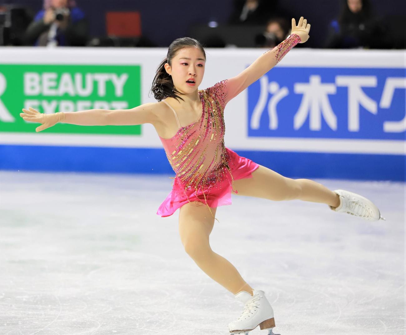 女子SPで演技を披露する千葉百音（撮影・藤塚大輔）