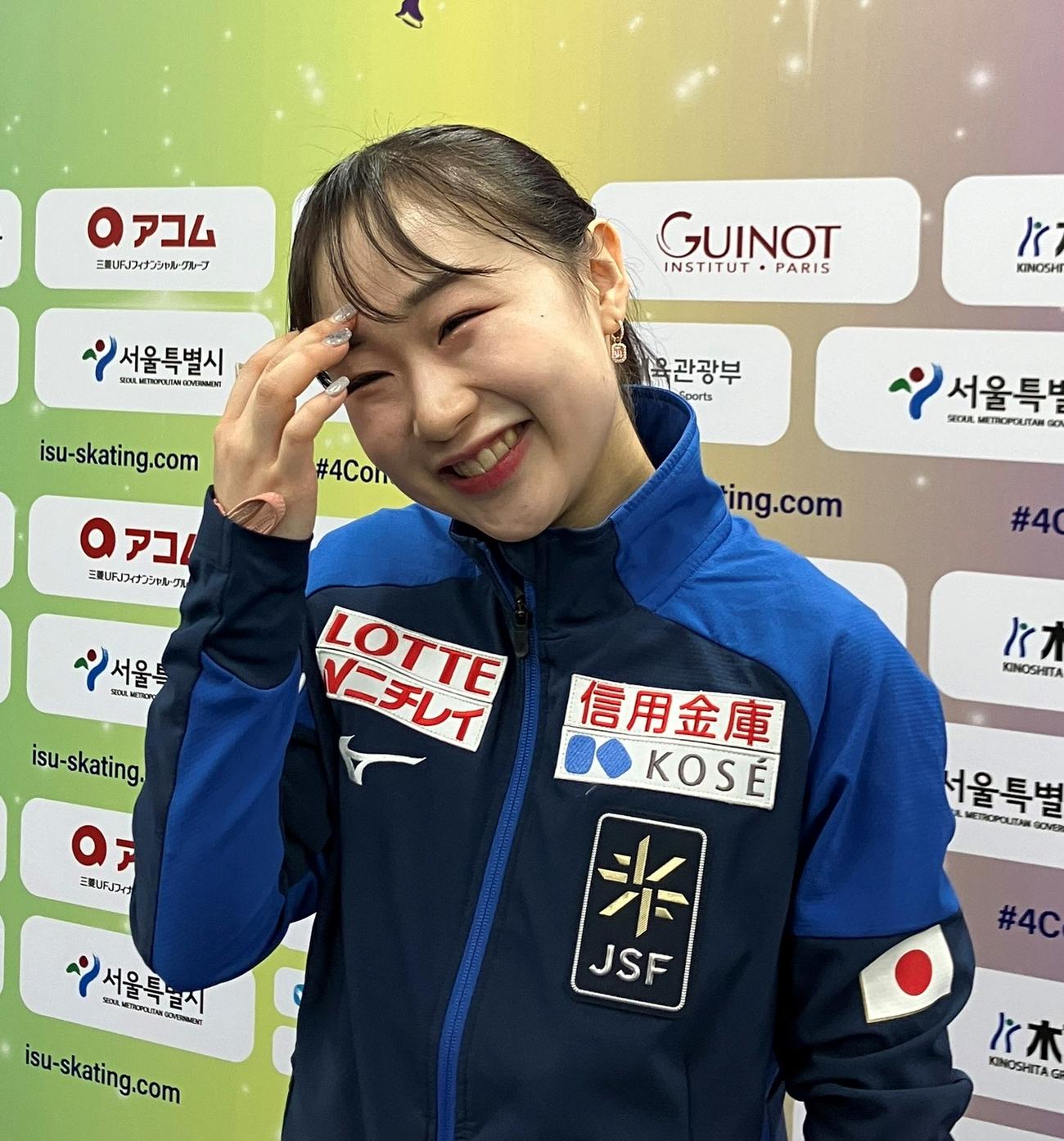 女子SP後の取材後に「今はうーん…という感じ」と額に手を当てる松生理乃（撮影・藤塚大輔）