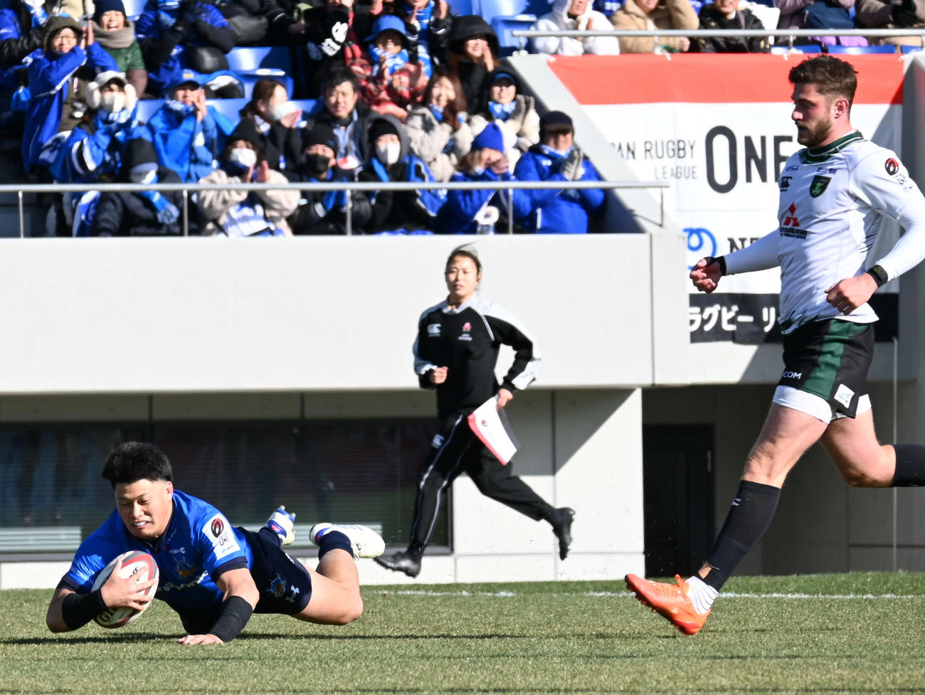 前半、トライを決める埼玉の野口（撮影・飯岡大暉）