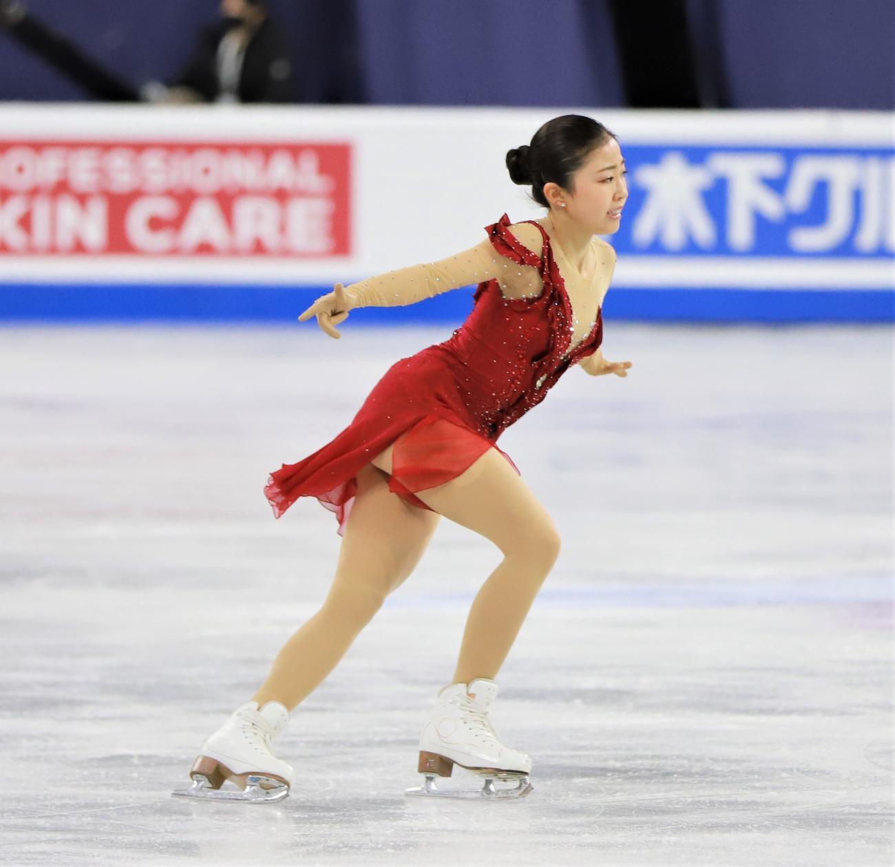 女子フリーで演技を披露する千葉百音（撮影・藤塚大輔）