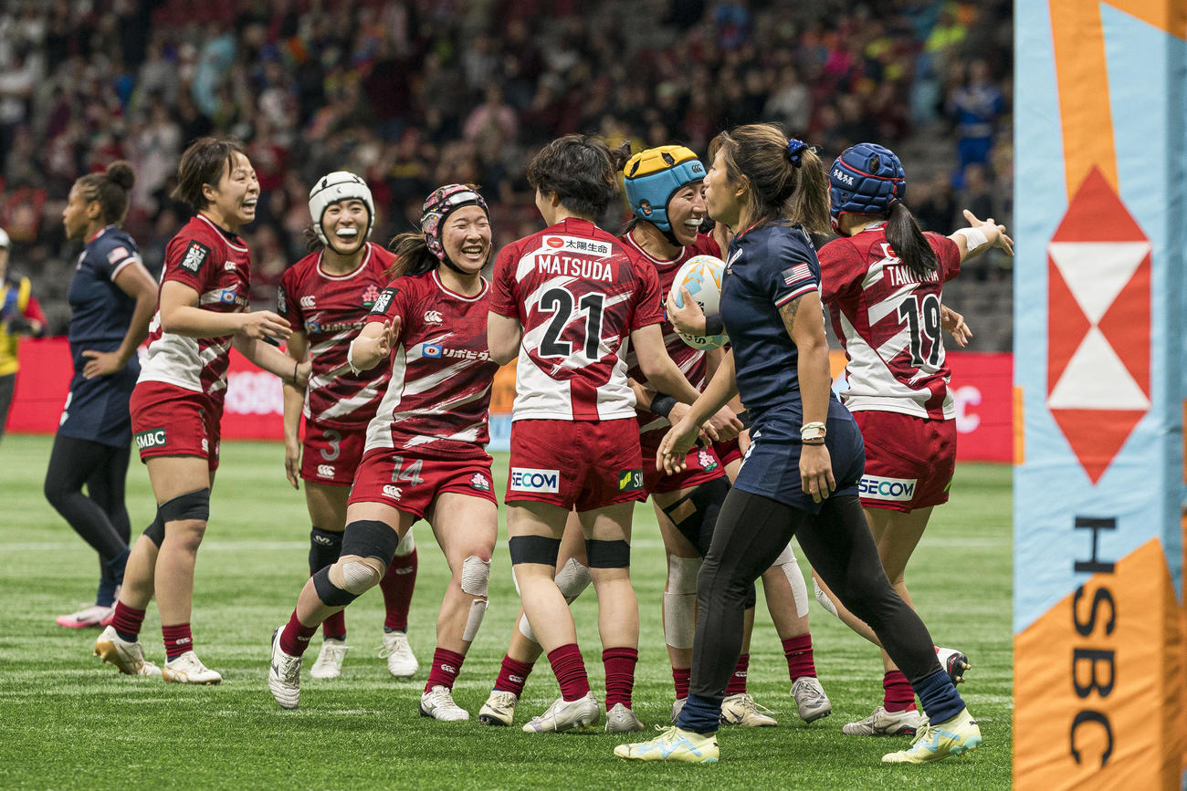 HSBC SVNS2025バンクーバー大会の準々決勝で喜ぶ日本代表「サクラセブンズ」（C）JRFU