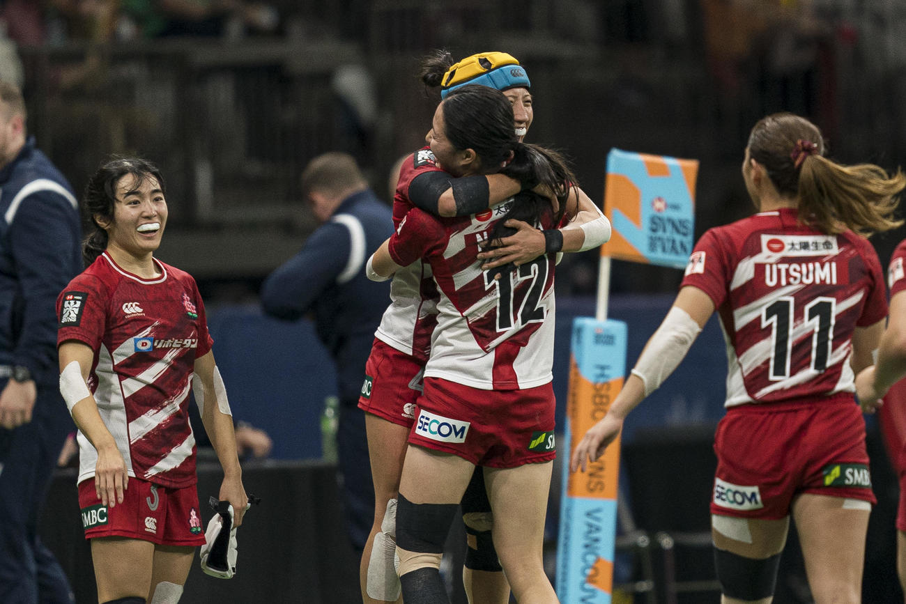 HSBC SVNS2025バンクーバー大会の準々決勝で喜ぶ日本代表「サクラセブンズ」（C）JRFU