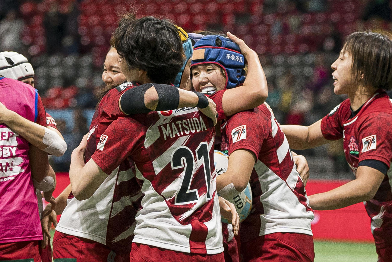 HSBC SVNS2025バンクーバー大会の準々決勝で喜ぶ日本代表「サクラセブンズ」（C）JRFU
