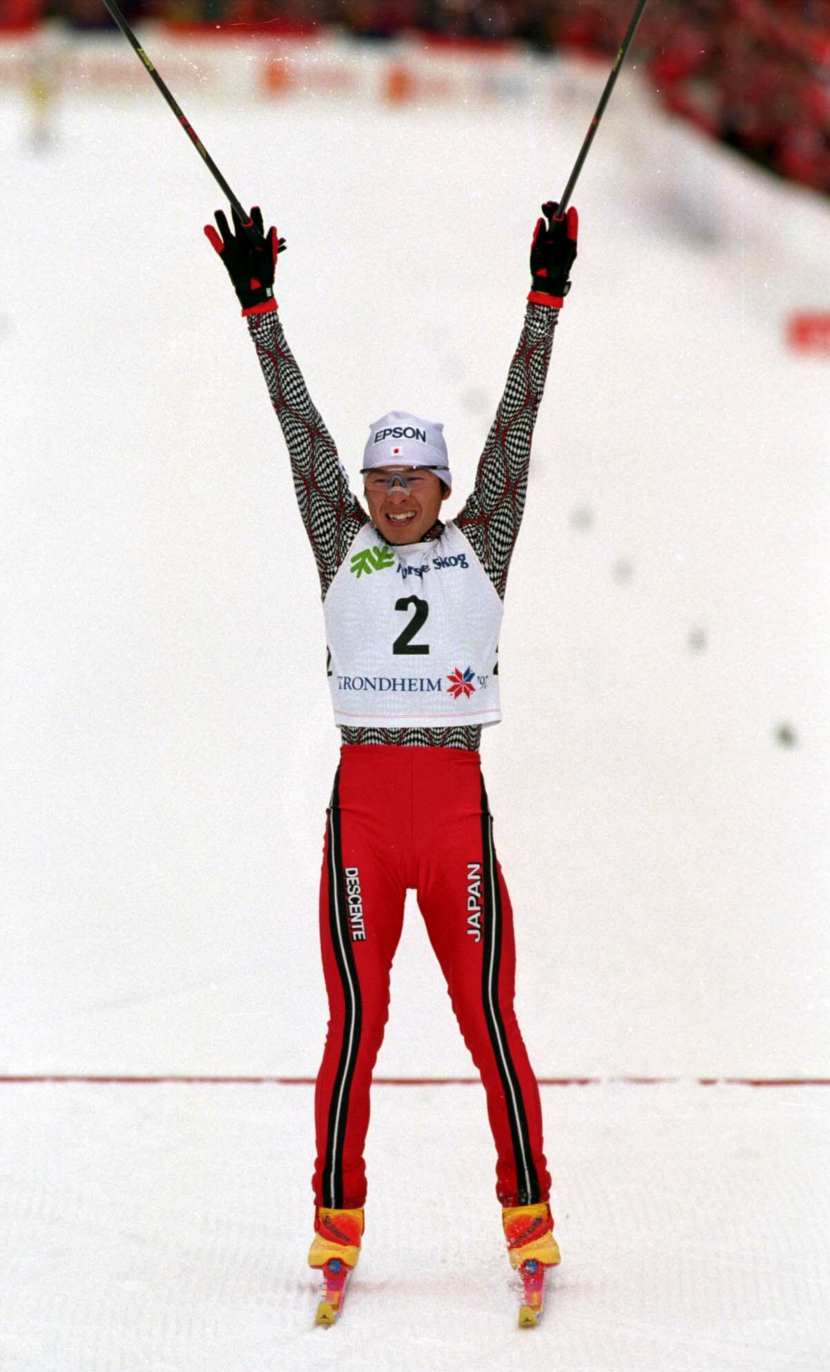 ノルディックスキー世界選手権トロンヘイム大会の複合後半の距離でゴールし、金メダルを獲得した荻原健司（1997年2月23日）