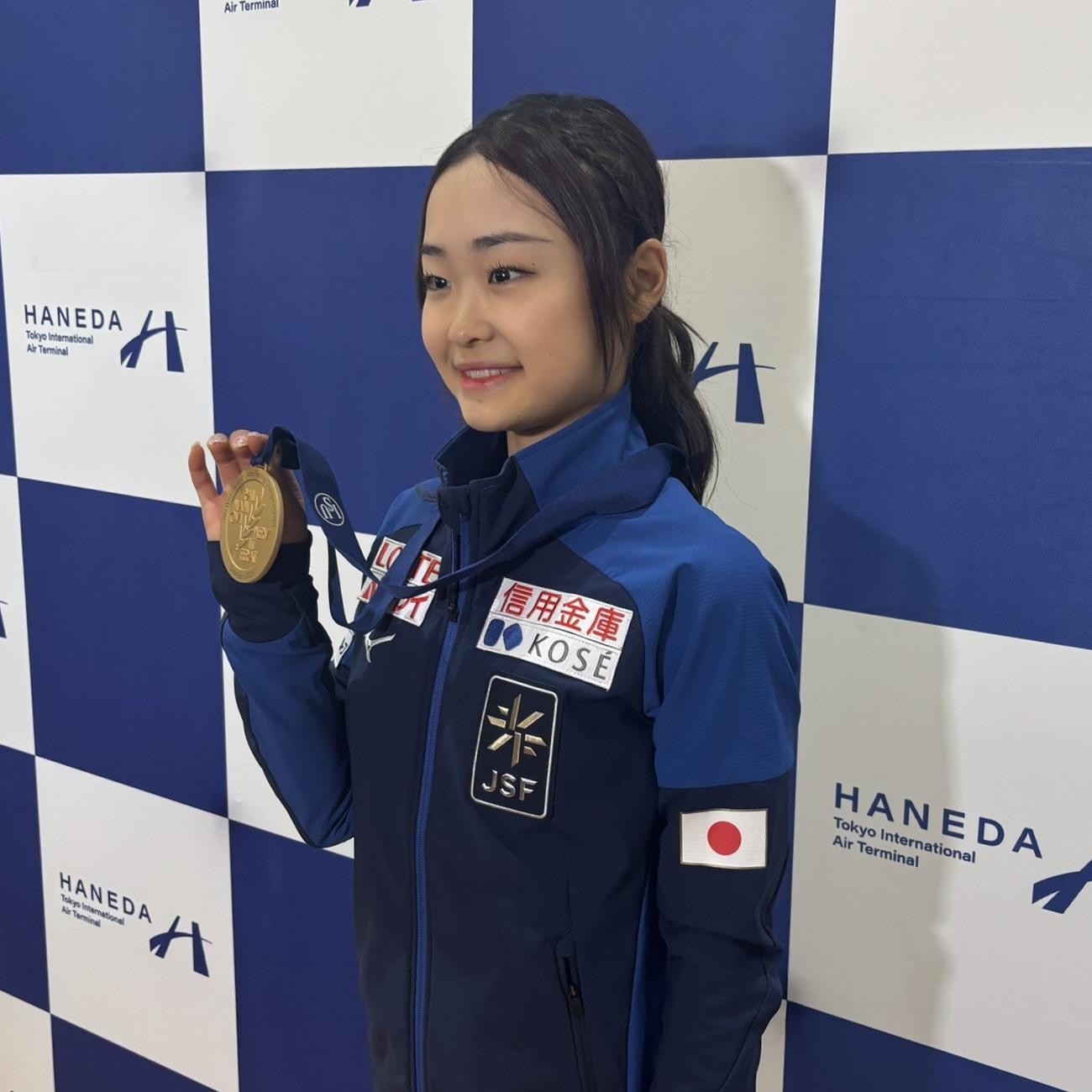 帰国した島田麻央（撮影・勝部晃多）