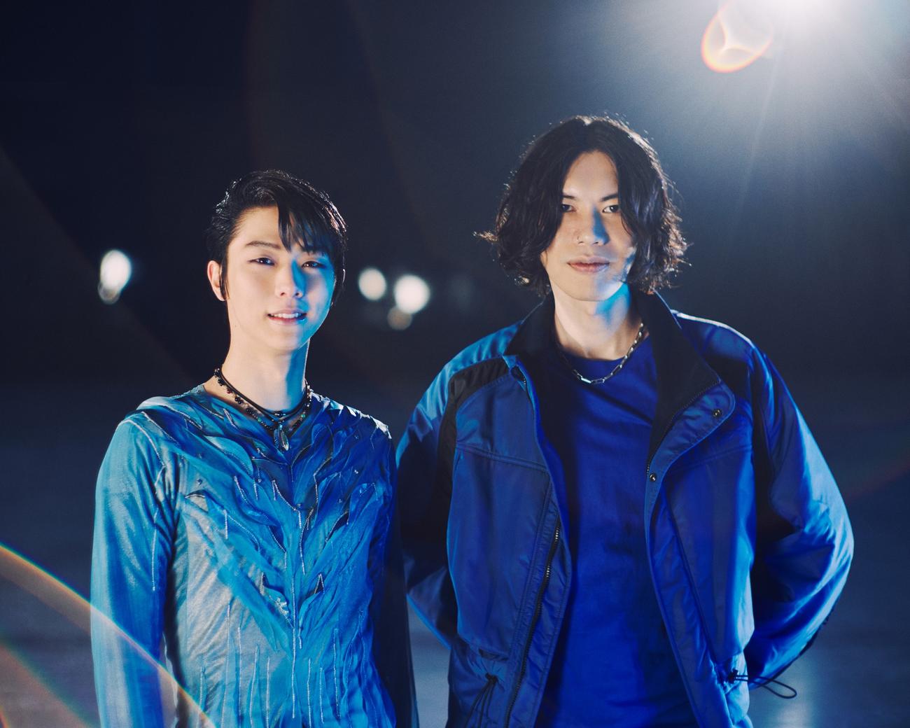 「BOW AND ARROW」のMVで特別コラボした羽生結弦さん（左）と米津玄師