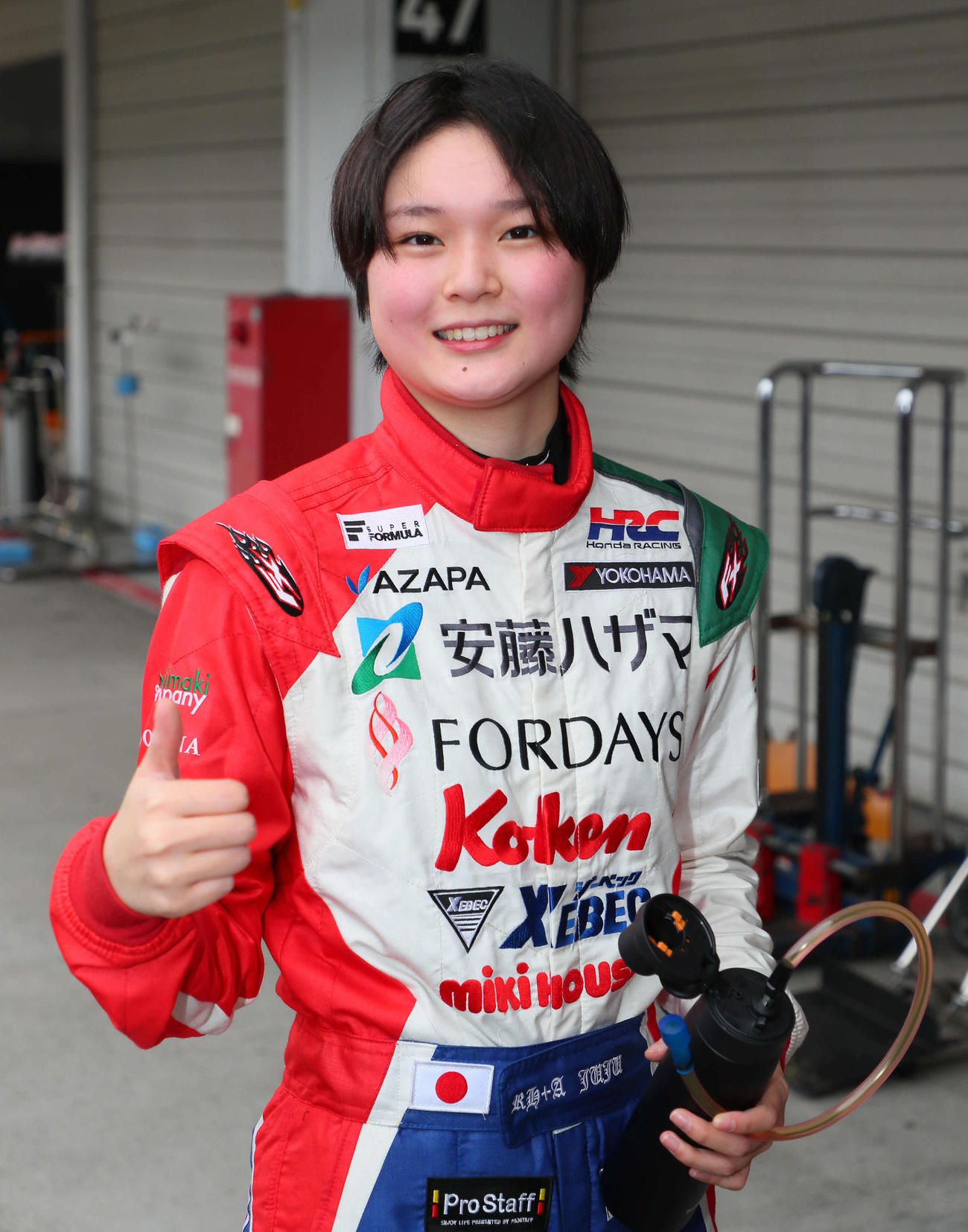 スーパーフォーミュラ2年目は新チームを立ち上げての参戦となったJujuは、開幕戦は17位に終わるもバトルを展開して手応えを得て笑顔を見せる（撮影・宮崎幸一）