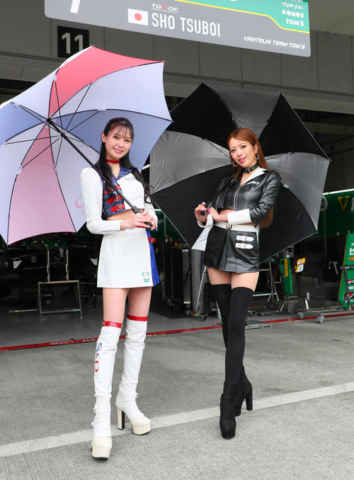 スーパーフォーミュラ開幕戦を彩るキャンペーンガール（撮影・宮崎幸一）