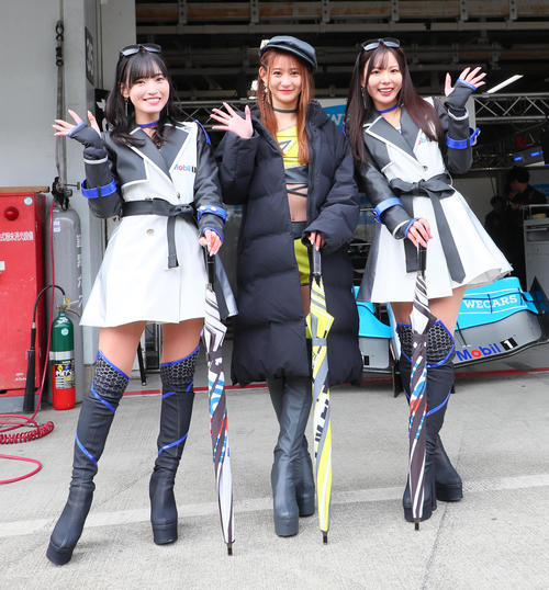スーパーフォーミュラ開幕戦を彩るキャンペーンガール（撮影・宮崎幸一）