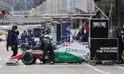 スーパーフォーミュラ第1戦　予選を終えてピットに戻るJuju（撮影・宮崎幸一）