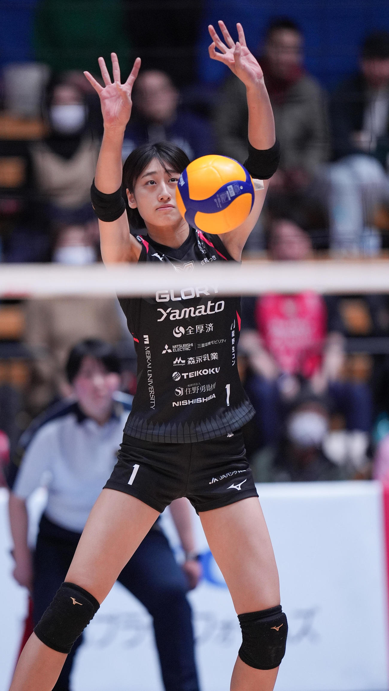 NEC川崎対姫路　第3セット、打ち返せない姫路秋本（撮影・鈴木みどり）