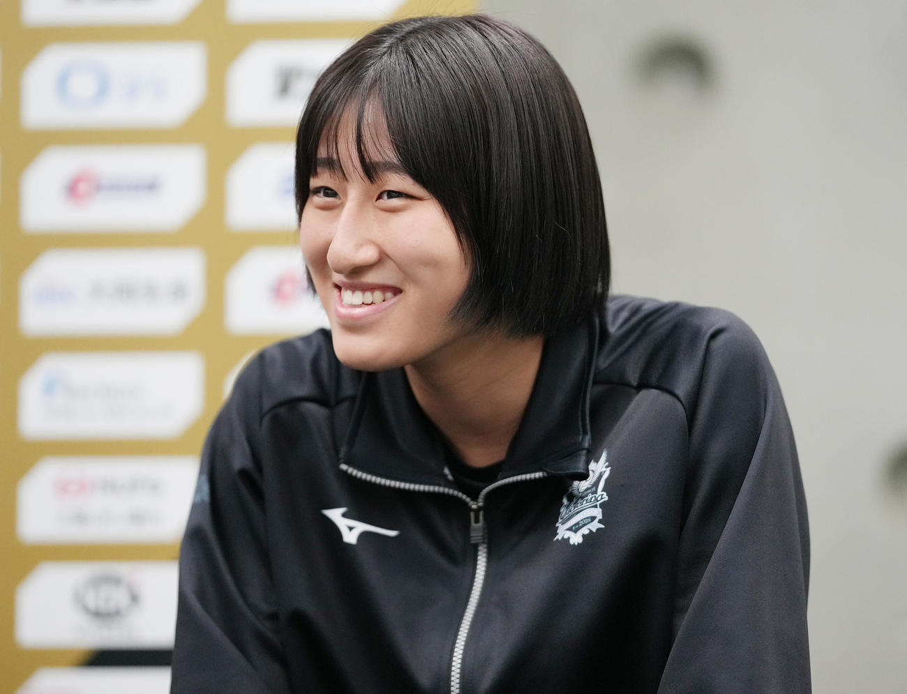 NEC川崎対姫路　試合後、会見で笑顔の姫路秋本（撮影・鈴木みどり）