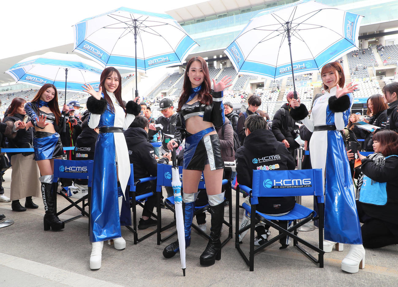 スーパーフォーミュラ開幕戦を彩るキャンペーンガール（撮影・宮崎幸一）