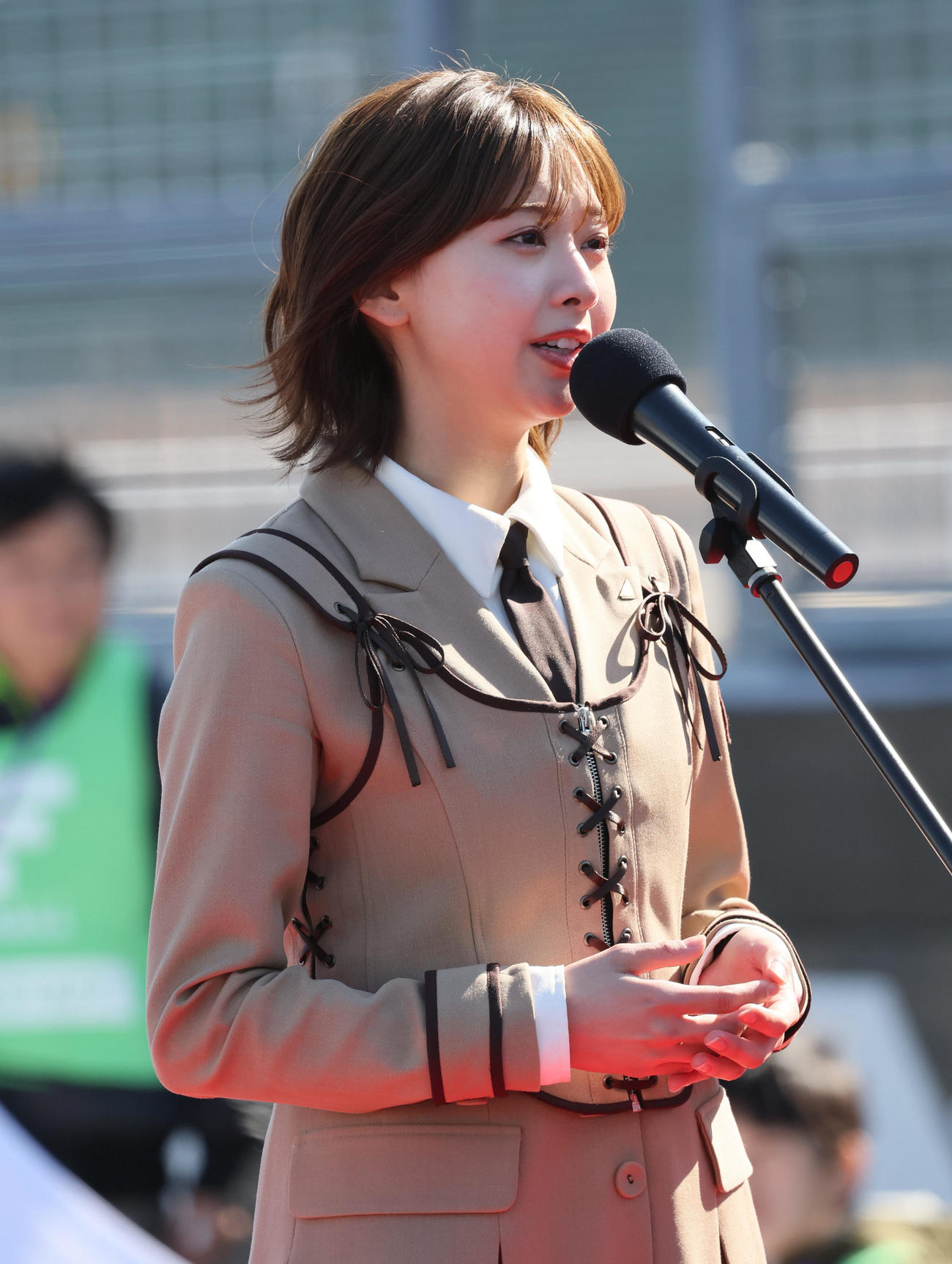 スーパーフォーミュラ第2戦で君が代独唱を行った日向坂46富田鈴花（撮影・宮崎幸一）