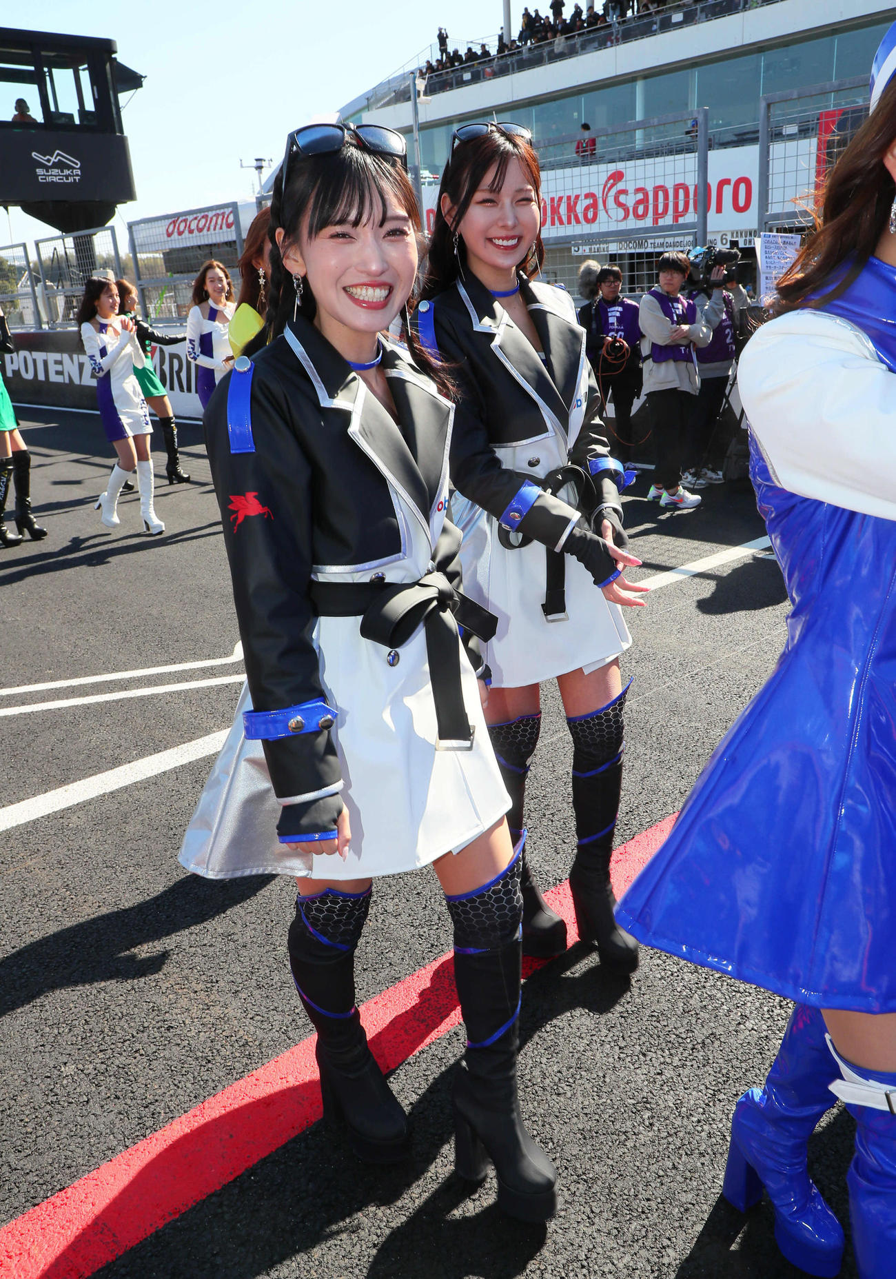 スーパーフォーミュラ第2戦、グリッドに立つキャンペーンガール（撮影・宮崎幸一）