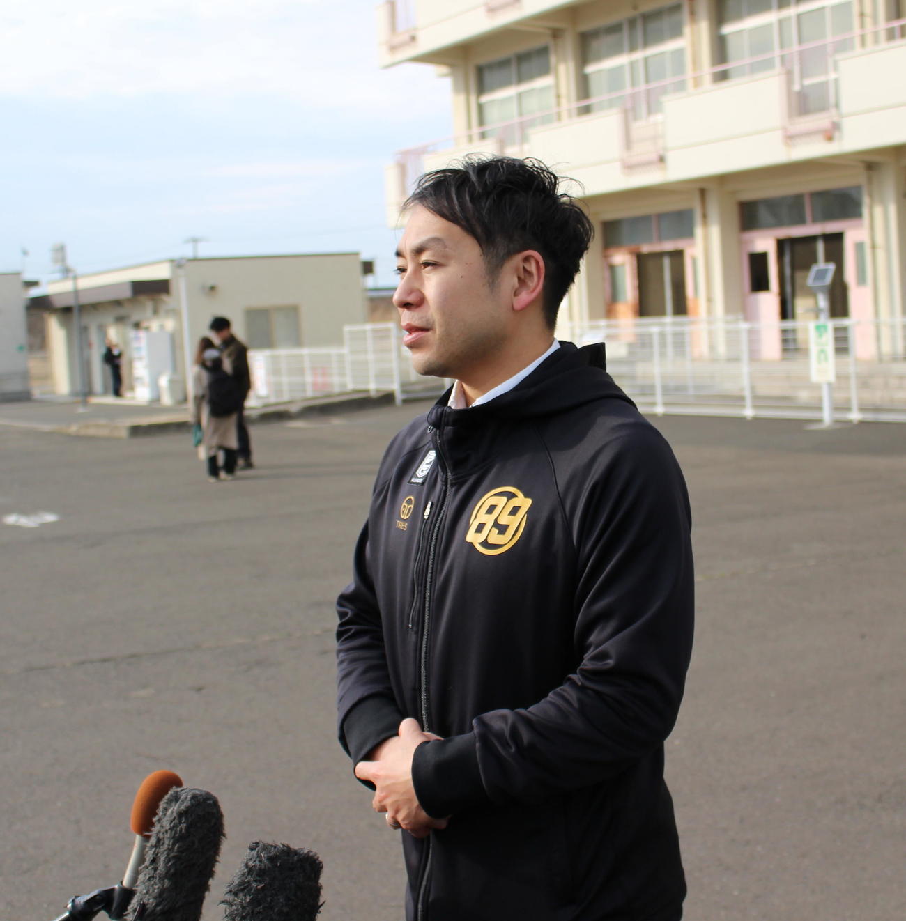 東日本大震災に思いをはせる仙台89ERSの志村社長（撮影・浜本神威）