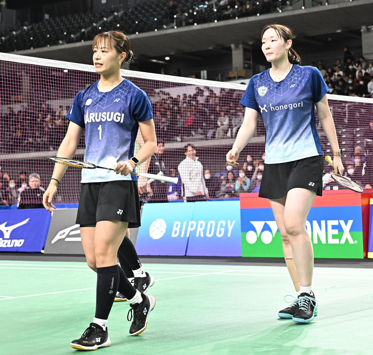 バドミントン女子ダブルスの福島由紀（左）松本麻佑組（2024年12月撮影）