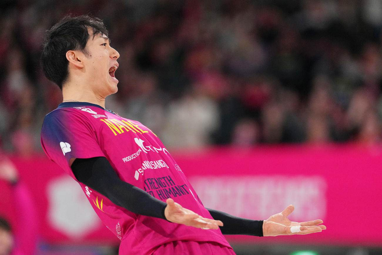 東京GB対サントリー　第1セット、得点を奪いほえる東京GB柳田（撮影・横山健太）