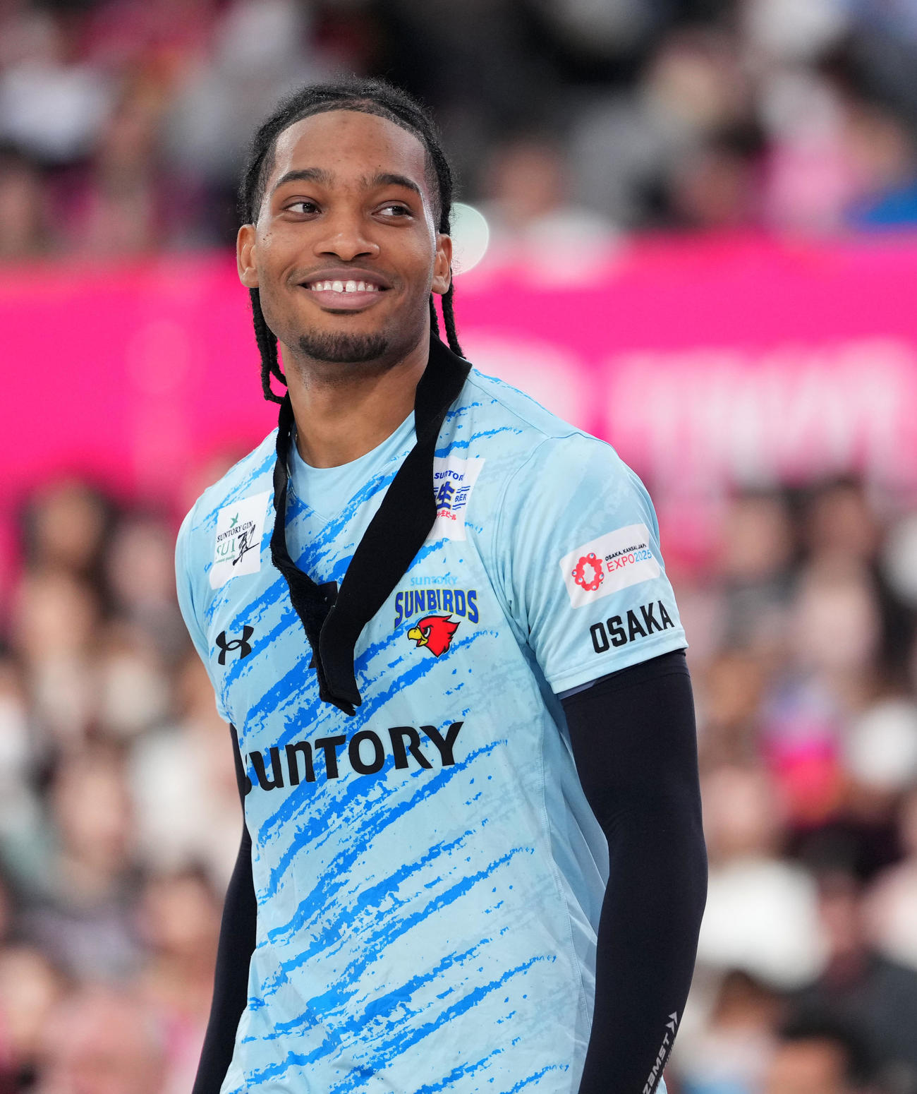 東京GB対サントリー　東京GBに勝利し笑顔を見せるサントリーのデアルマス・アライン（撮影・横山健太）