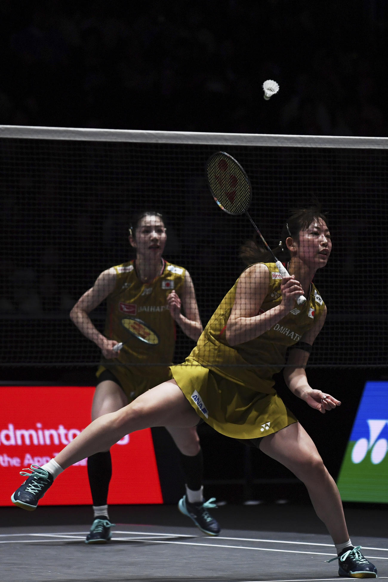 全英オープン　女子ダブルスで優勝した志田千陽、松山奈未組（AP）