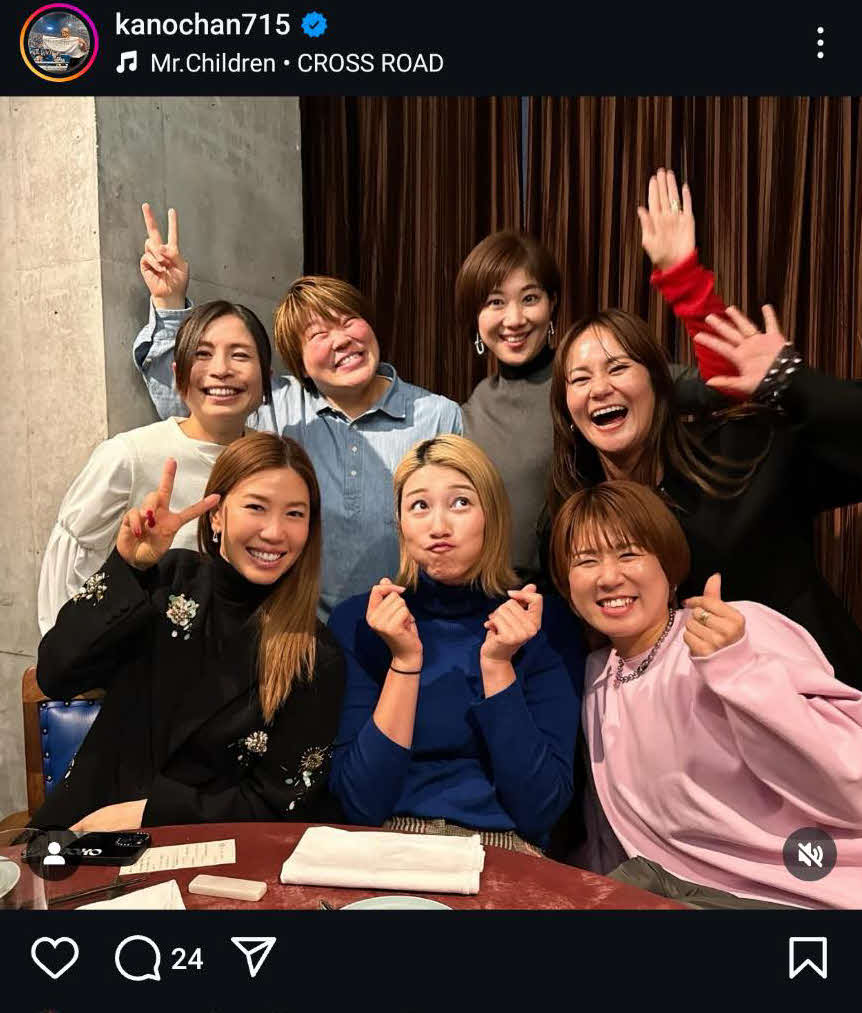 「異競技アスリート女子会」を報告した元バレーボールの狩野舞子さん（前列中央＝狩野さん公式インスタグラムから）