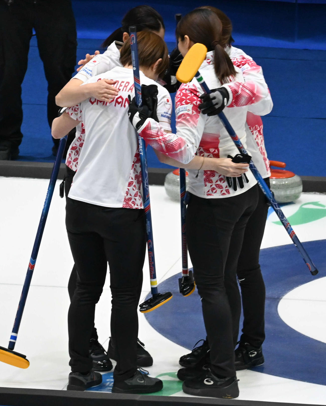 デンマークに勝利し喜ぶ日本代表（撮影・飯岡大暉）