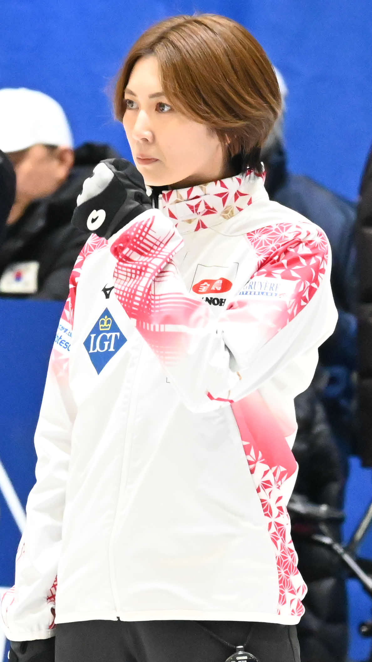 試合中に厳しい表情を見せる吉村（撮影・飯岡大暉）