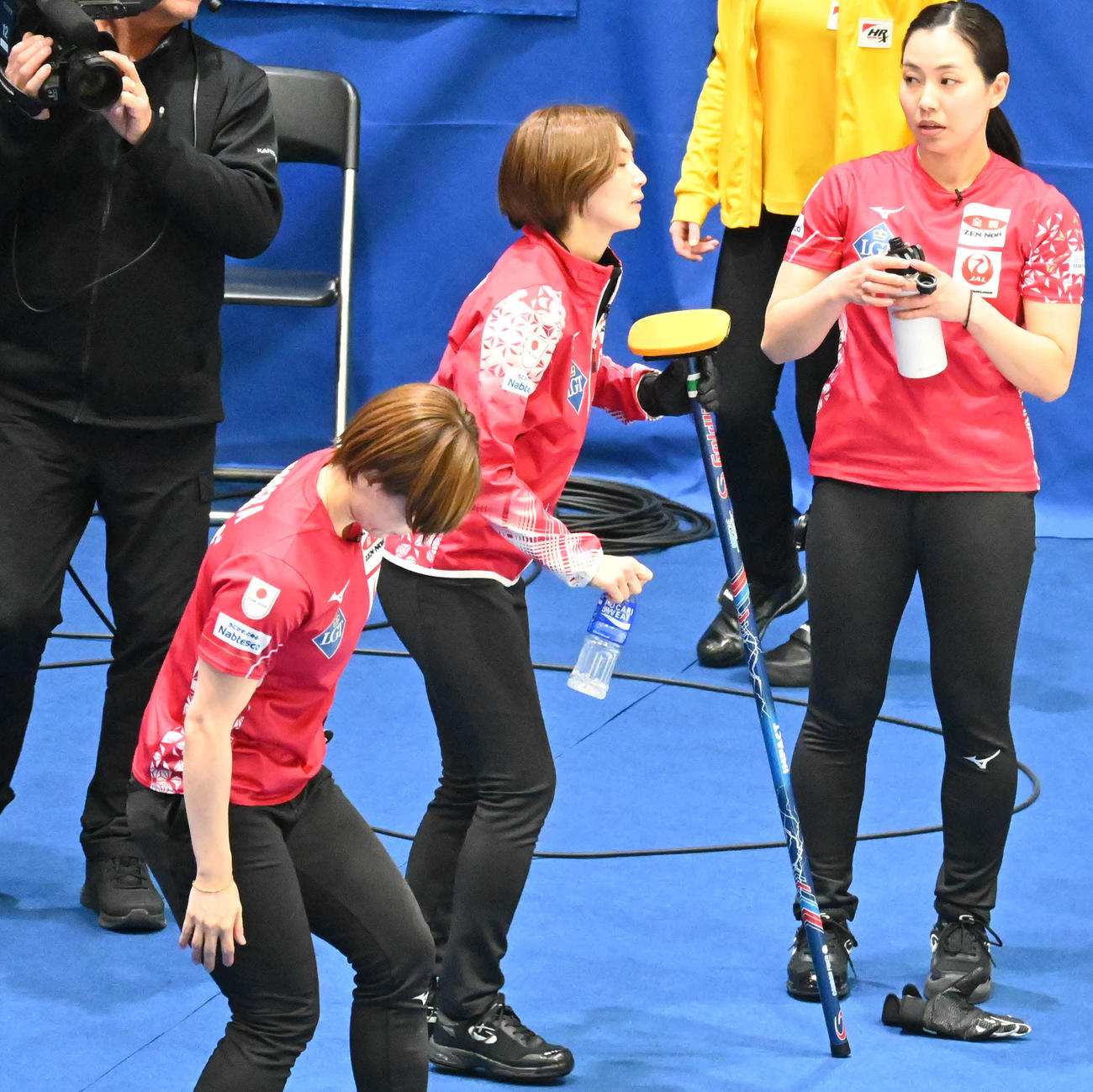 予選敗退が決まり悔しそうな表情を見せる吉村（撮影・飯岡大暉）