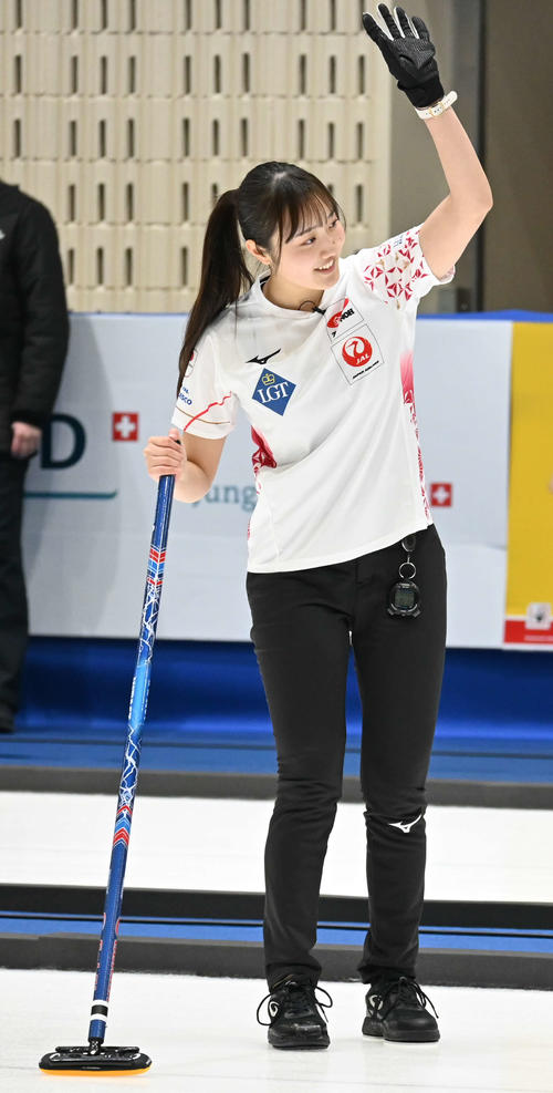 第1E、合図を出す小林（撮影・飯岡大暉）